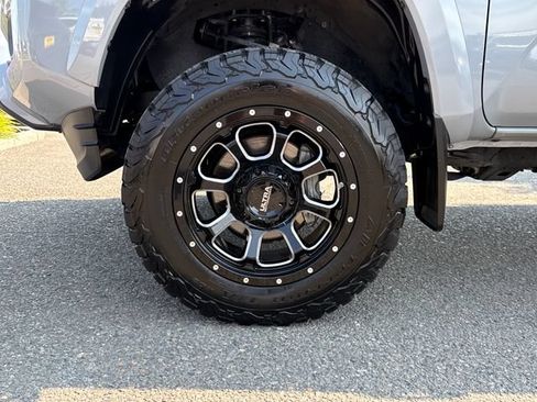 Used 2020 Toyota Tacoma SR5 AWD/4WD image 24