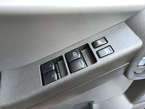 Used 2005 Nissan Xterra SE AWD/4WD image 12