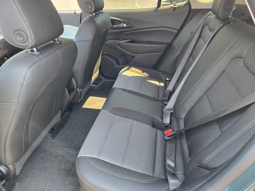 Certified 2025 Chevrolet Trax LT FWD image 16