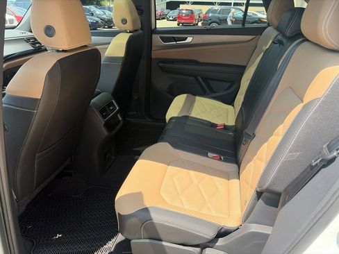 Certified 2024 Volkswagen Atlas Cross Sport SE w/ Panoramic Sunroof Package AWD/4WD image 13