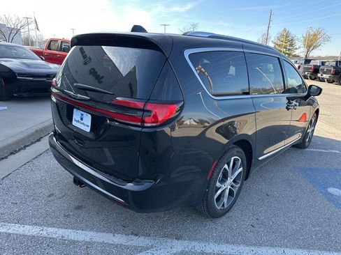 New 2026 Chrysler Pacifica Pinnacle image 31