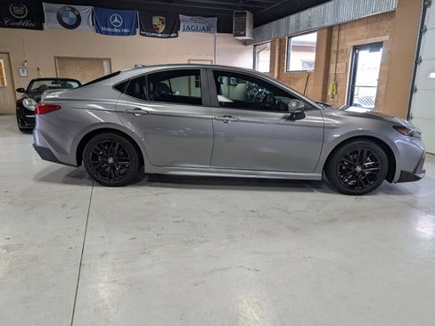 Used 2025 Toyota Camry SE w/ Convenience Package FWD image 11