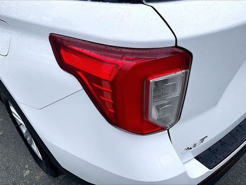 Used 2021 Ford Explorer XLT w/ Equipment Group 202A AWD/4WD image 33