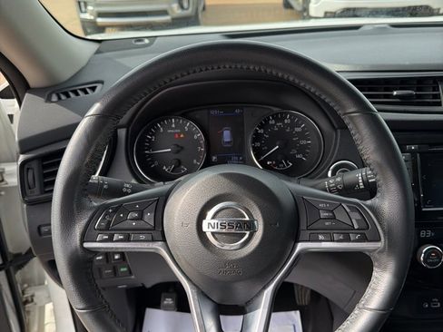 Used 2018 Nissan Rogue SV image 23