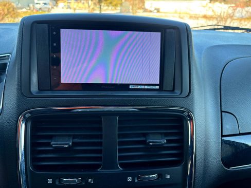 Used 2020 Dodge Grand Caravan SXT image 13