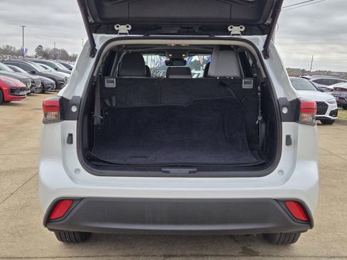 Used 2023 Toyota Highlander XLE image 8