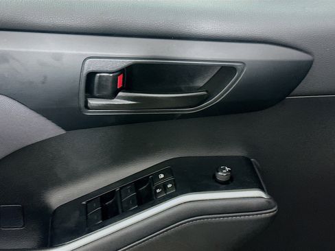 Used 2023 Toyota Highlander LE image 15