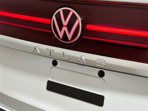 New 2026 Volkswagen Atlas SE image 17