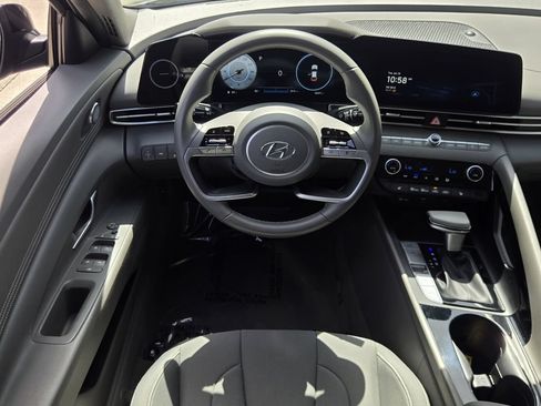 Used 2023 Hyundai Elantra SEL w/ Convenience Package FWD image 13