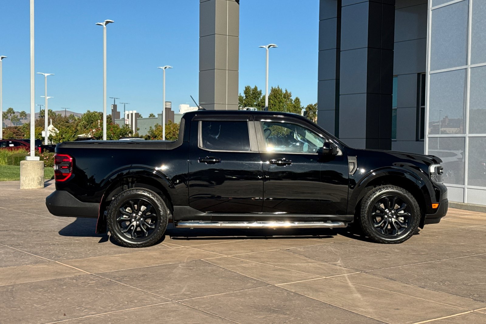 Used 2023 Ford Maverick Lariat w/ Lariat Luxury Package FWD image 3