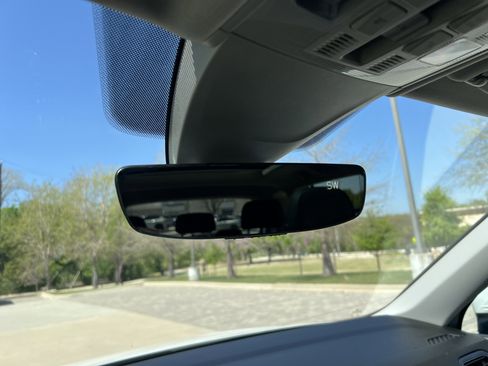 Certified 2023 Volkswagen Tiguan SE w/ Panoramic Sunroof Package image 23