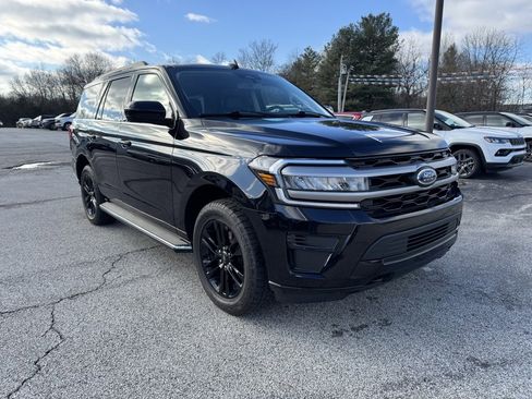 Used 2023 Ford Expedition XLT image 10