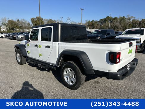 Used 2020 Jeep Gladiator Sport w/ Quick Order Package 24S image 3