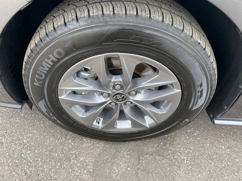 Used 2025 Toyota Sienna XLE image 35