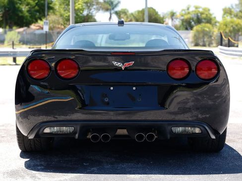 Used 2005 Chevrolet Corvette Coupe w/ Preferred Equipment Group RWD image 5