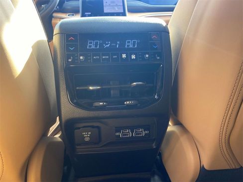 Used 2023 Jeep Grand Cherokee Summit image 22