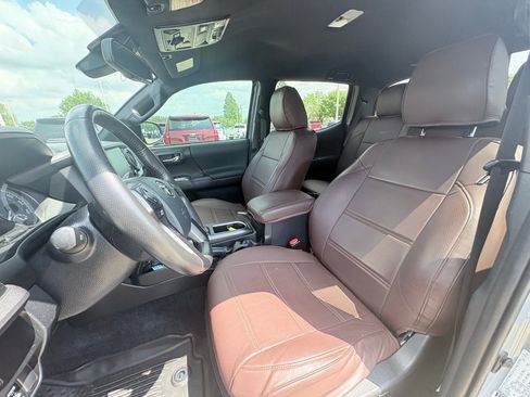 Used 2020 Toyota Tacoma TRD Off-Road image 6