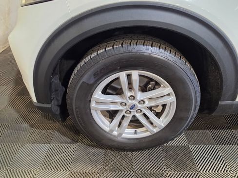Used 2022 Ford Explorer XLT RWD image 3