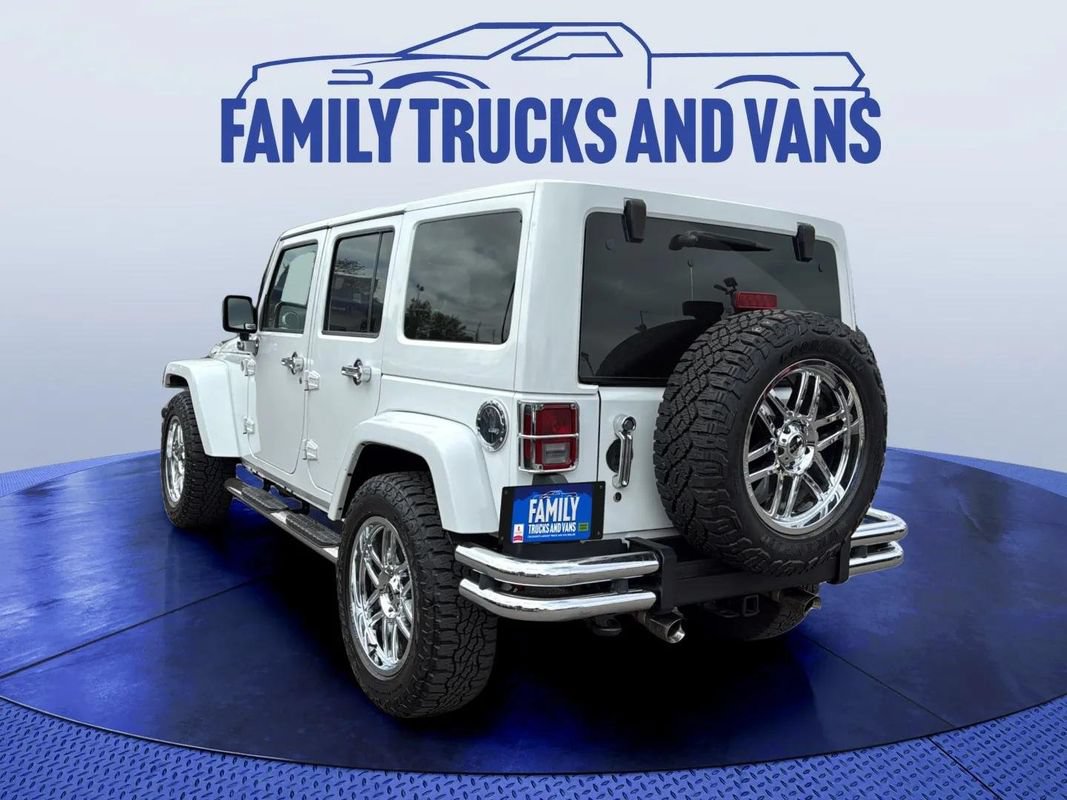 Used 2011 Jeep Wrangler Unlimited Sahara w/ Dual Top Group AWD/4WD image 3