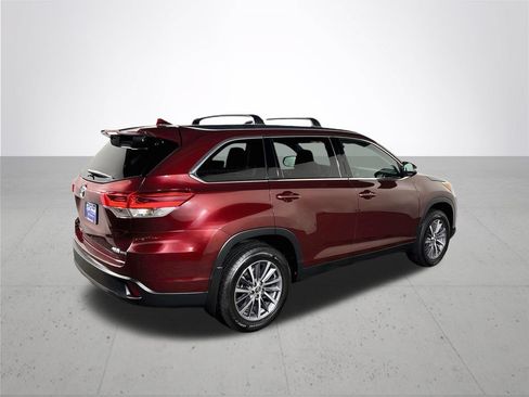 Used 2019 Toyota Highlander XLE AWD/4WD image 6