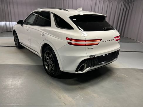Used 2023 Genesis GV70 2.5T w/ Advanced Package image 5