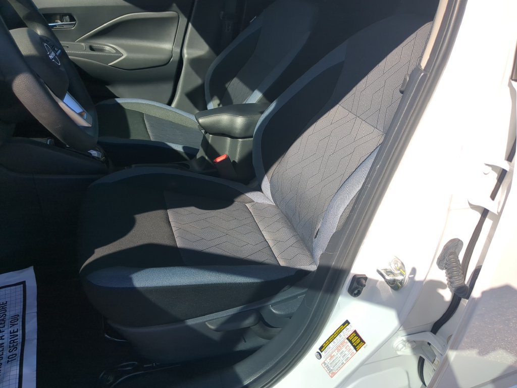 Used 2024 Nissan Versa SV w/ Trunk Package FWD image 20