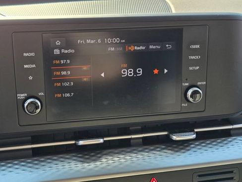 Used 2024 Kia Carnival LX FWD image 28