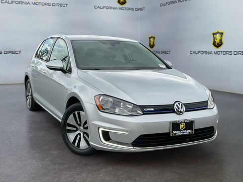 Used 2016 Volkswagen e-Golf SE FWD image 3