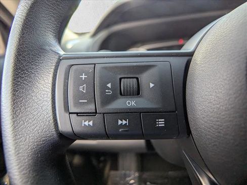 Used 2024 Nissan Pathfinder S image 25