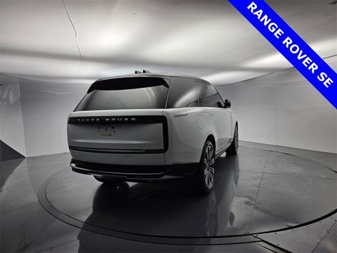Used 2024 Land Rover Range Rover SE image 10