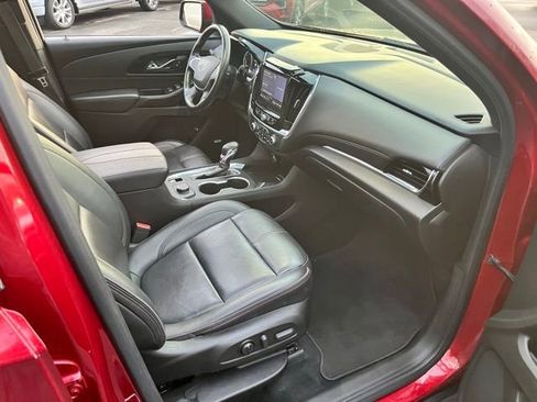 Used 2022 Chevrolet Traverse RS image 25