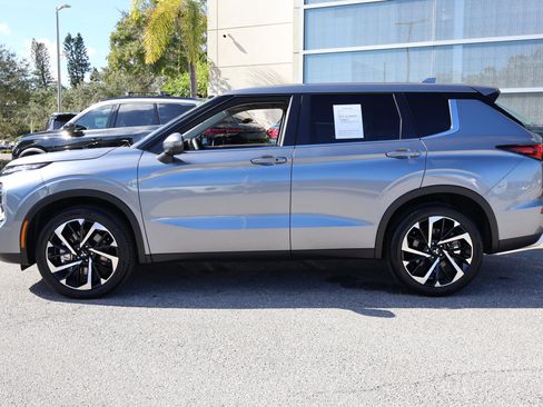 Used 2024 Mitsubishi Outlander SE image 5