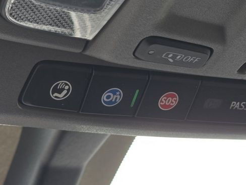 Used 2022 Chevrolet Silverado 2500 Custom w/ Custom Value Package image 15