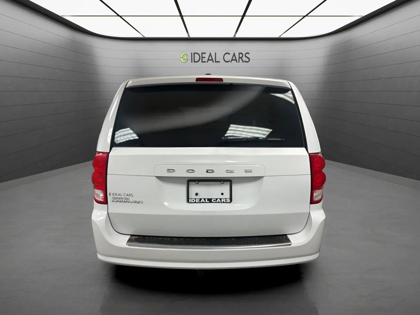 Used 2015 Dodge Grand Caravan American Value Package w/ UConnect Hands-Free Group FWD image 6