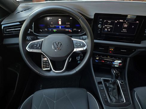 Used 2025 Volkswagen Jetta Sport FWD image 14