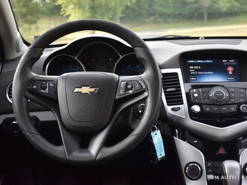 Used 2015 Chevrolet Cruze LT w/ Sun And Sound Package FWD image 20