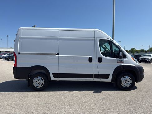 Used 2022 RAM ProMaster 2500 FWD image 4