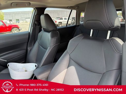 Used 2023 Toyota Corolla Cross XLE w/ Convenience Package FWD image 13