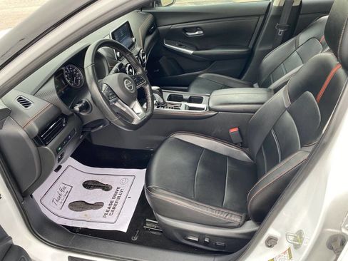 Used 2023 Nissan Sentra SR w/ SR Premium Package FWD image 11