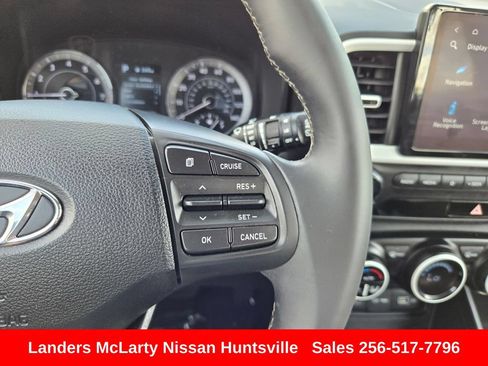 Used 2022 Hyundai Venue Limited FWD image 23