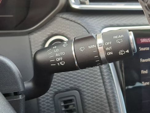 Used 2019 Land Rover Range Rover Velar S image 27