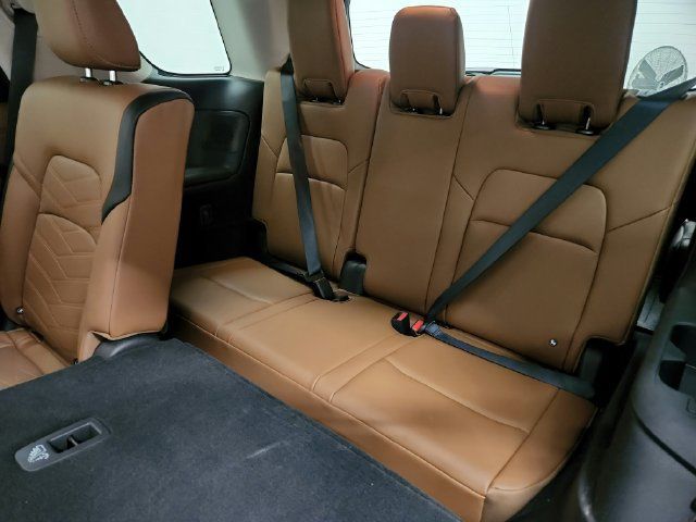 Used 2025 Nissan Pathfinder Platinum w/ Cargo Package AWD/4WD image 23