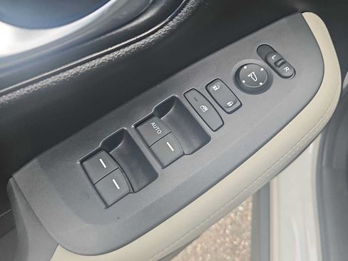 Used 2023 Honda HR-V LX image 15
