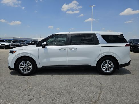 Used 2022 Kia Carnival LX FWD image 4