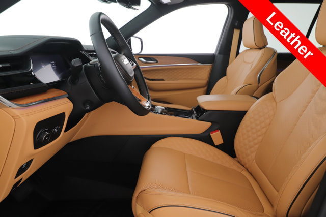Used 2025 Jeep Grand Cherokee Summit AWD/4WD image 16