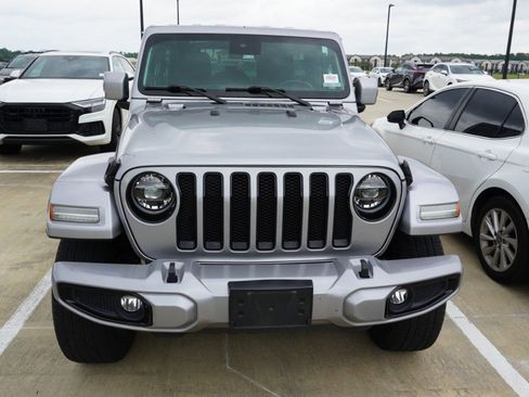Used 2021 Jeep Wrangler Unlimited Sahara AWD/4WD image 3