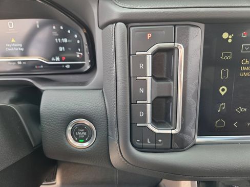 Used 2024 GMC Yukon Denali w/ Advanced Technology Package AWD/4WD image 30