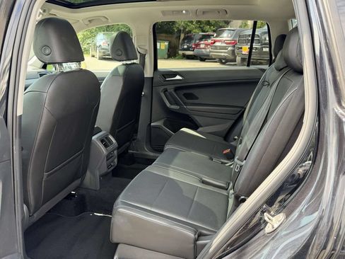 Used 2018 Volkswagen Tiguan SEL AWD/4WD image 15