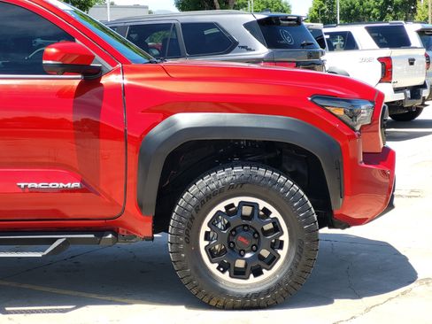 Certified 2024 Toyota Tacoma TRD Off-Road w/ TRD Off Road Premium Package AWD/4WD image 7