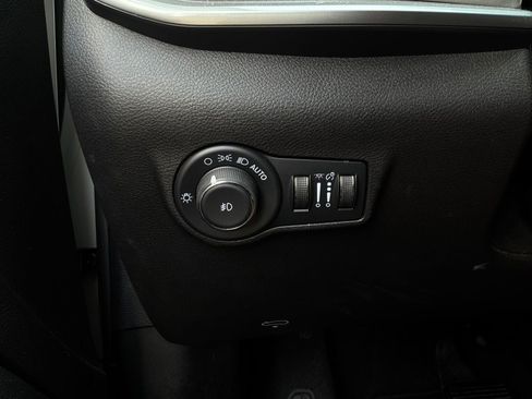Used 2025 Jeep Compass Limited AWD/4WD image 22